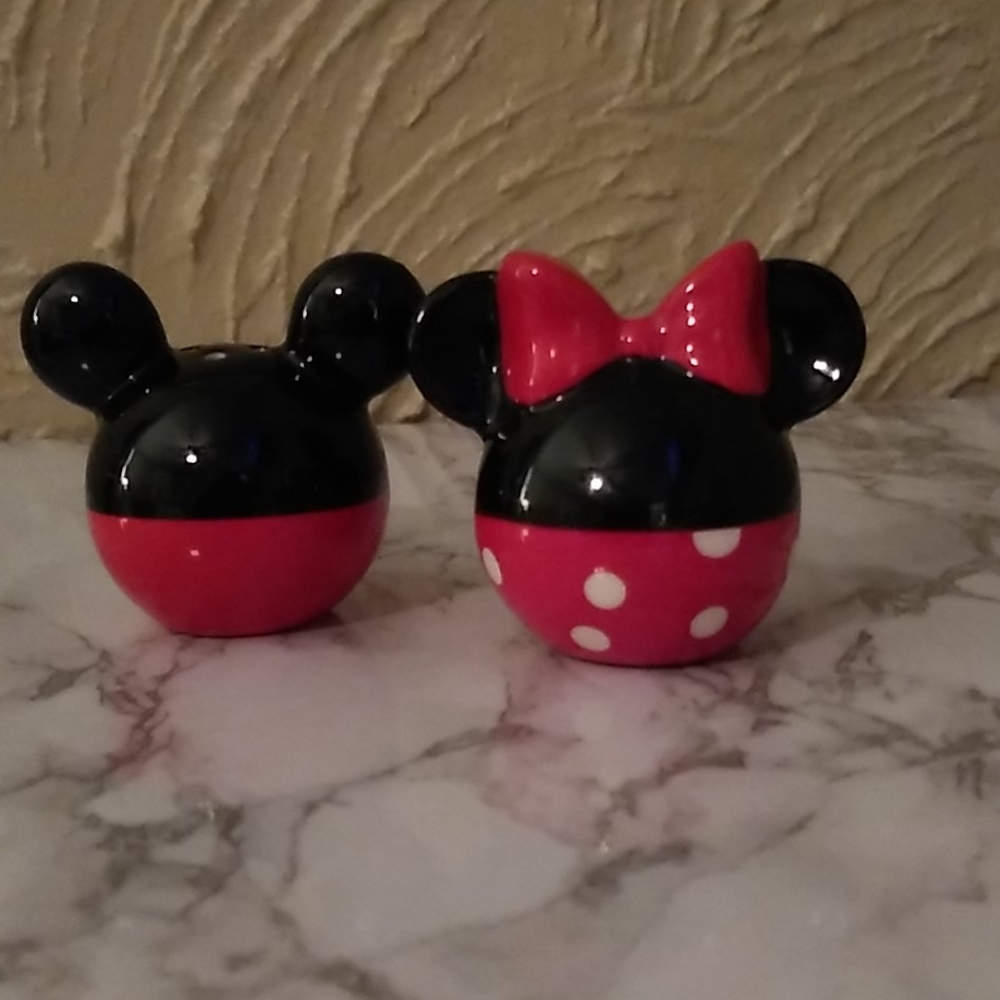 Mickey and Minnie salt and pepper shakers